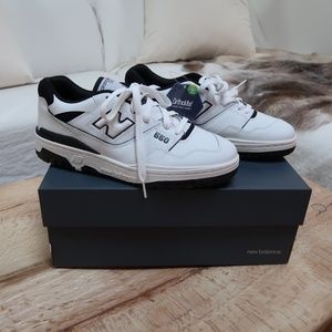 NB 550 - black and white, size 10 women, 8 men (runs small)